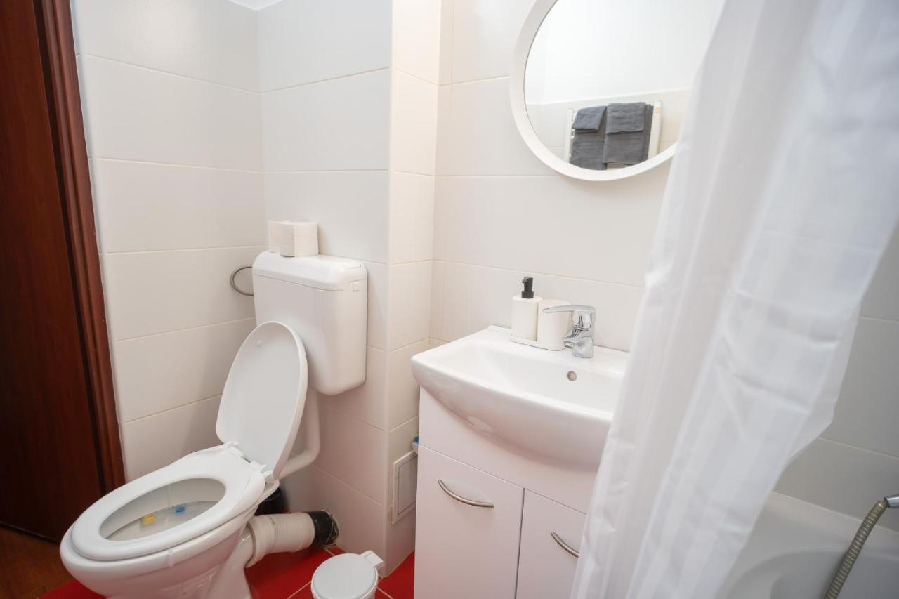 Spacious 2Br Dristor Apartment بوخارست المظهر الخارجي الصورة